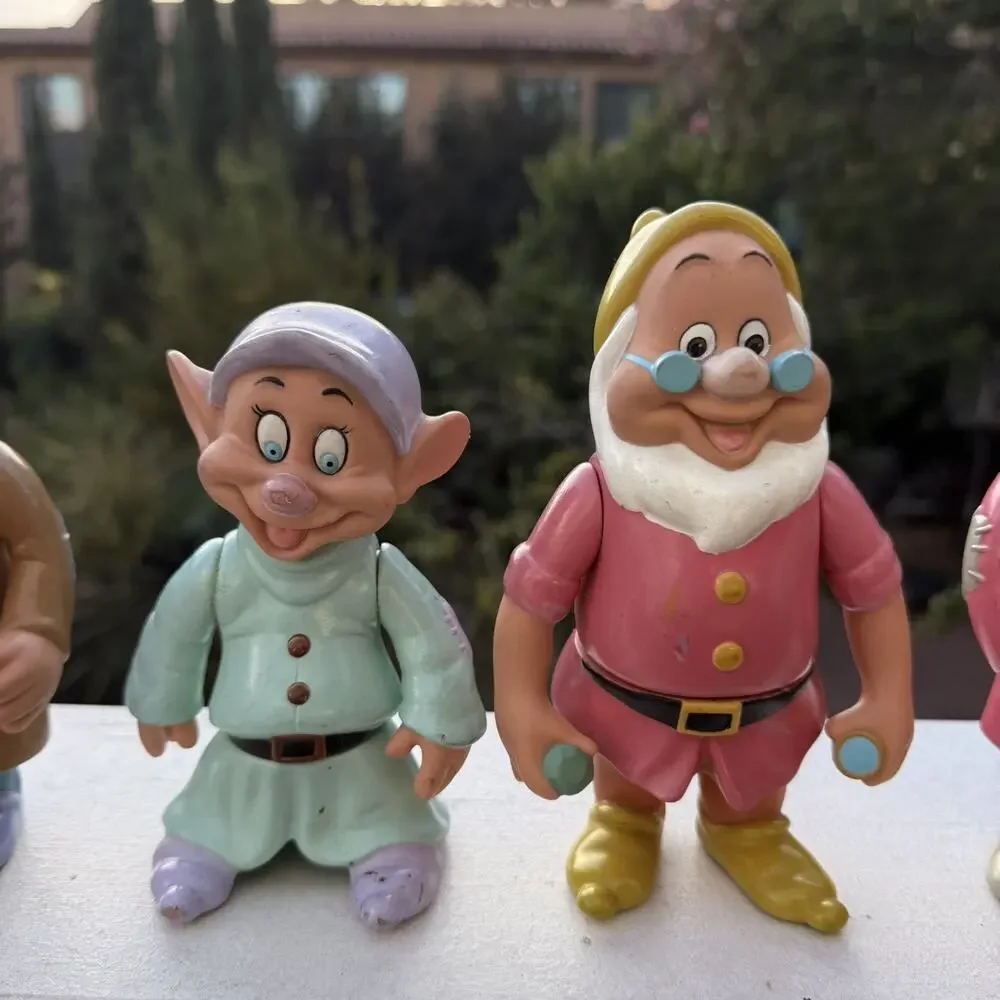Vintage Walt Disney Seven Dwarves Rubber PVC Toys Squeaker 7 Dwarfs Snow White